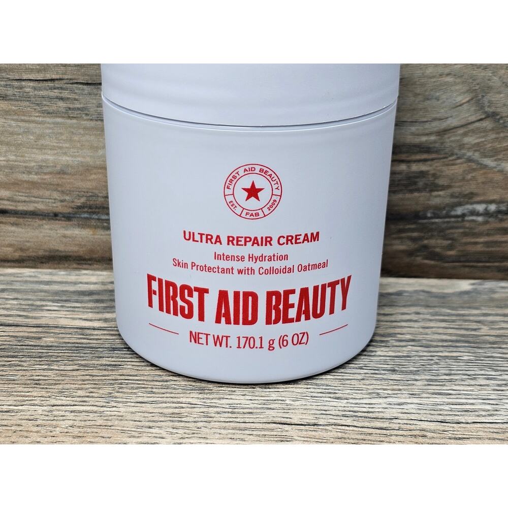First Aid Beauty Ultra Repair Cream Intense Hydration Colloidal Oatmeal 170g/6oz - Picture 2 of 4